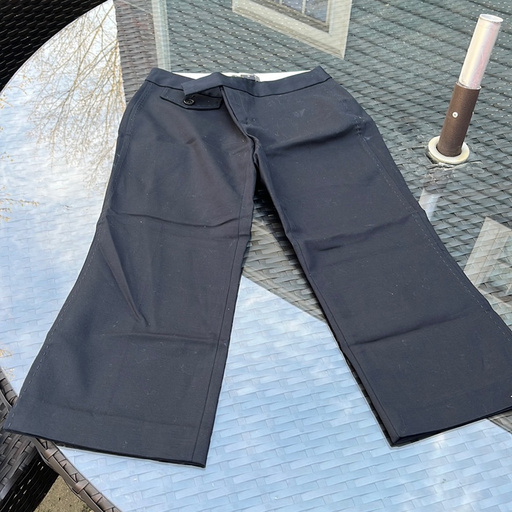 Banana Republic black cropped pants size 0P. Never worn.